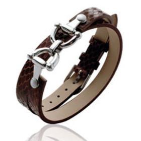 Bracelet cuir marron et acier.