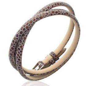 Bracelet cuir marron et acier.