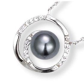 Collier en argent, perle et oxyde de zirconium.