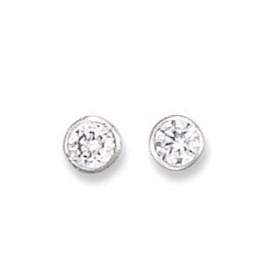 Clous d'oreilles en argent et oxyde de zirconium.