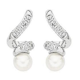 Boucles d'oreilles en argent et perles.