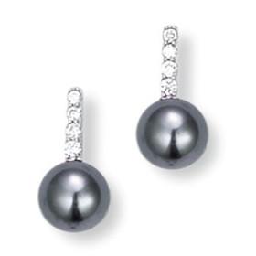 Boucles d'oreilles en argent, perles et oxyde de zirconium.