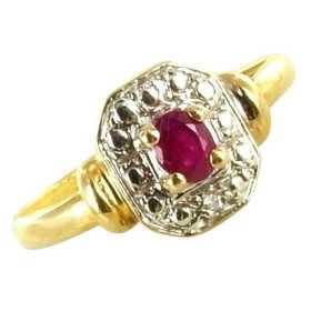 Jolie bague or bicolore avec rubis 4 x 3 mm.