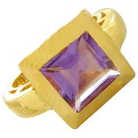 Bague or et grosse améthyste carré de 8 x 8 mm