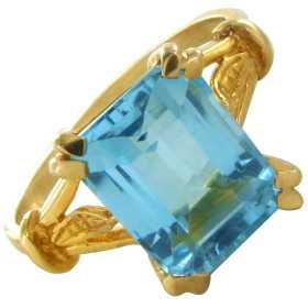 Bague or et topaze bleue de 7 x 9 mm