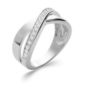 Bague en argent et oxydes de zirconium.