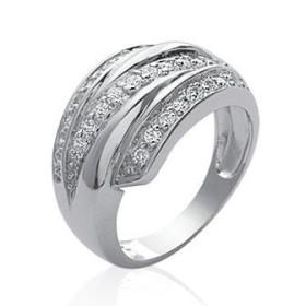 Bague en argent et oxydes de zirconium.