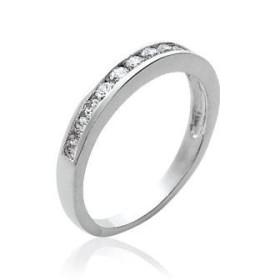 Bague en argent et oxydes de zirconium.