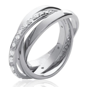 Bague en argent et oxydes de zirconium.