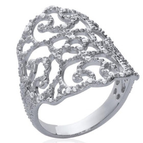 Bague en argent et oxydes de zirconium.